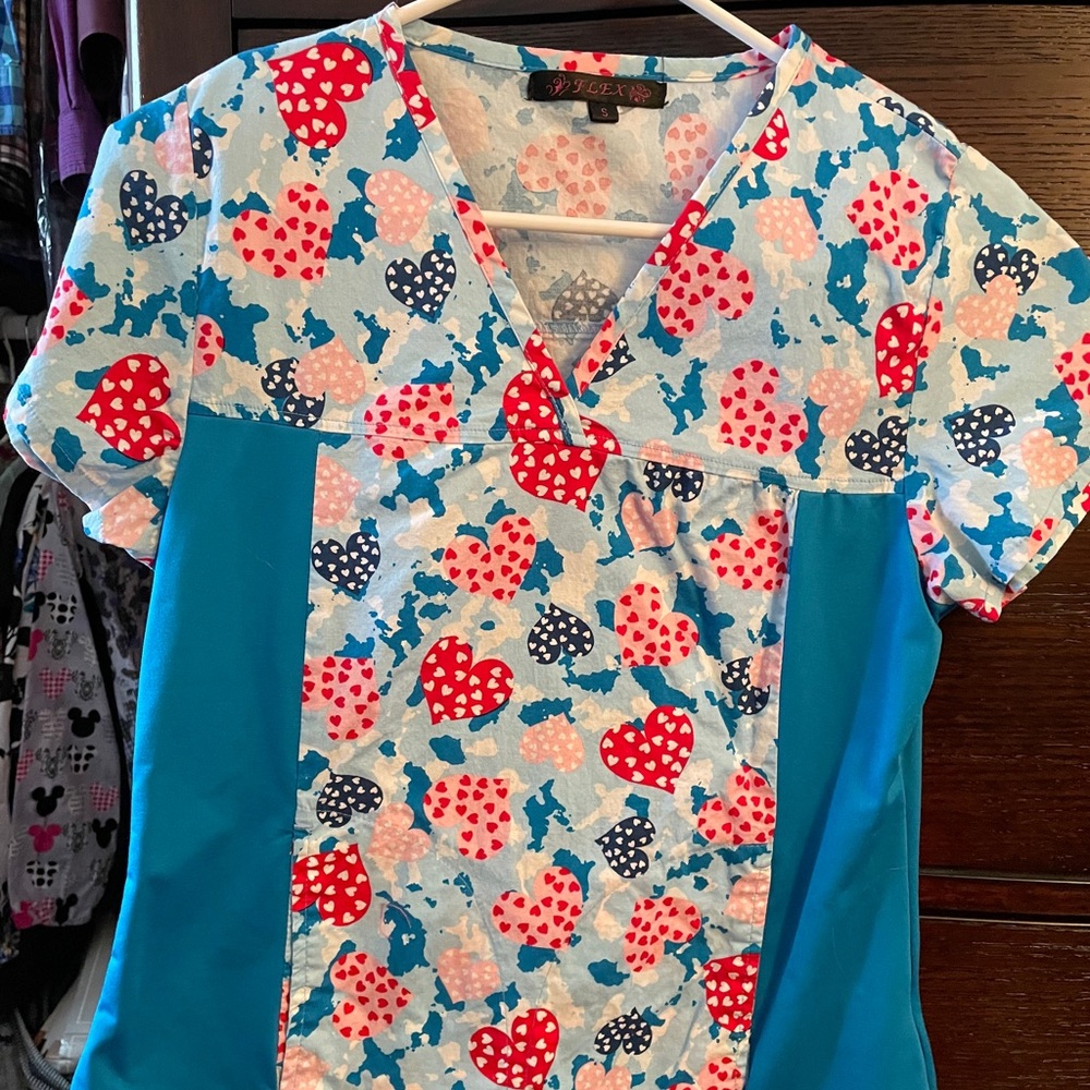 Small scrub top